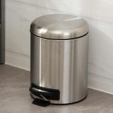 我的最愛(ài)是客廳里的室內(nèi)腳踏式不銹鋼垃圾桶