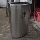 東莞商場D形室內不銹鋼垃圾桶采購案例