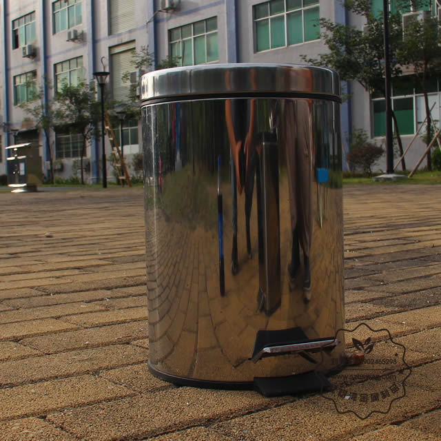 室內家用腳踏式不銹鋼垃圾桶圖片005