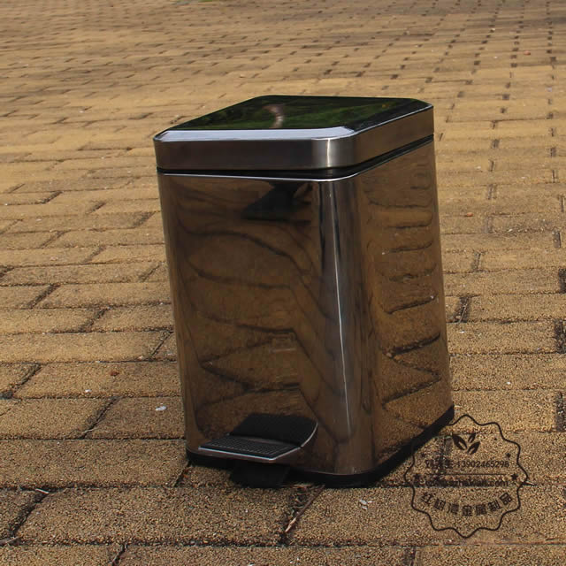 室內家用腳踏式不銹鋼垃圾桶圖片002