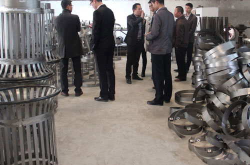 2015紅樹灣事務(wù)部走進(jìn)車間鈑金工藝訓(xùn)練