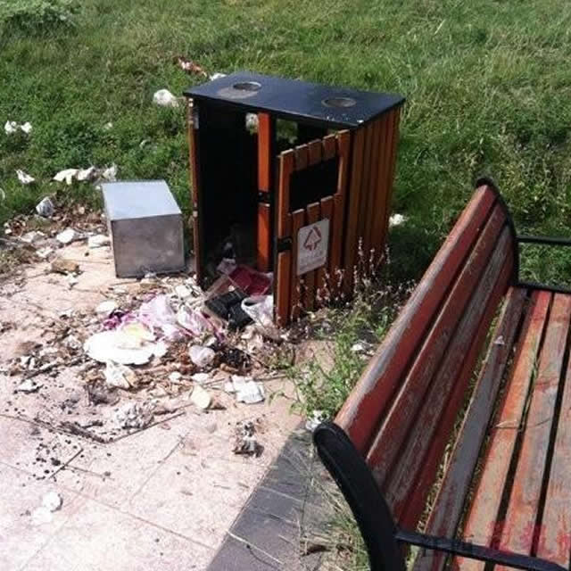 福建龍巖小區分類果皮箱形同虛設